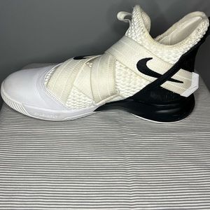 Lebron soilder 12 black and white